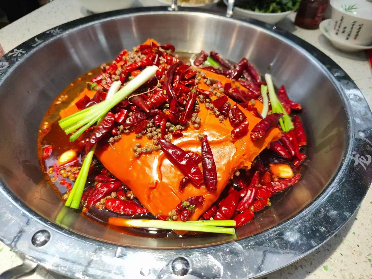 成都火鍋底料廠火鍋底料代加工哪家好？火鍋串串批發(fā)廠家(圖1)